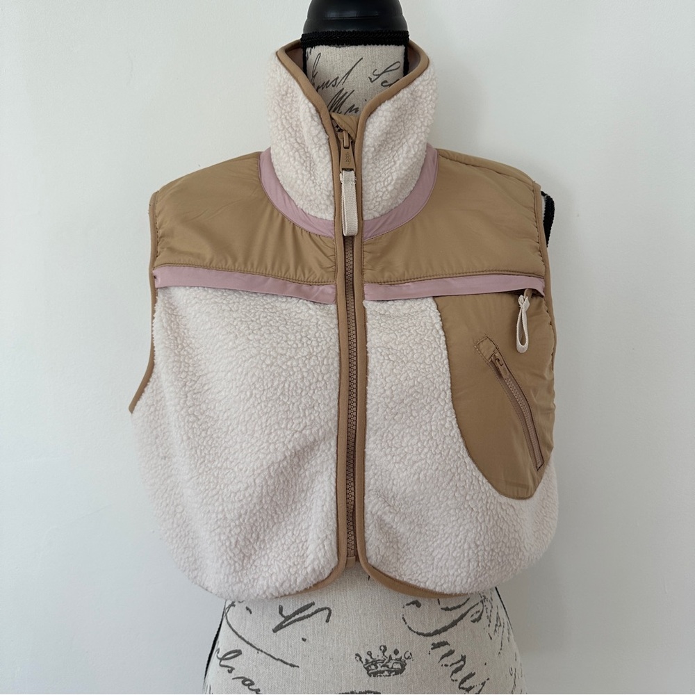 NWOT FP Movement Hit the Slopes Cropped Vest in Oat Combo